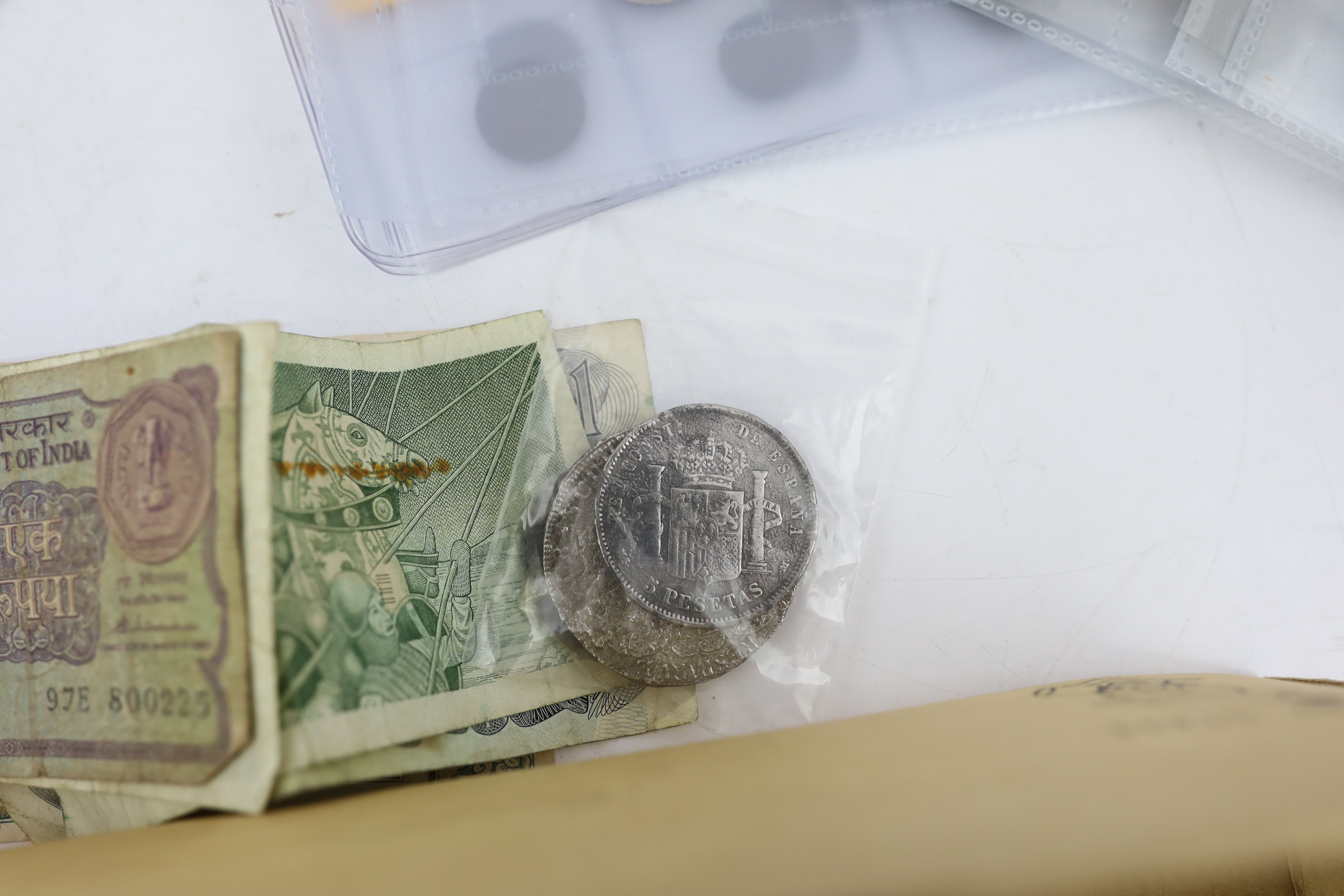 World coins and banknotes, including Chinese Qing dynasty, Canada, Spain etc.